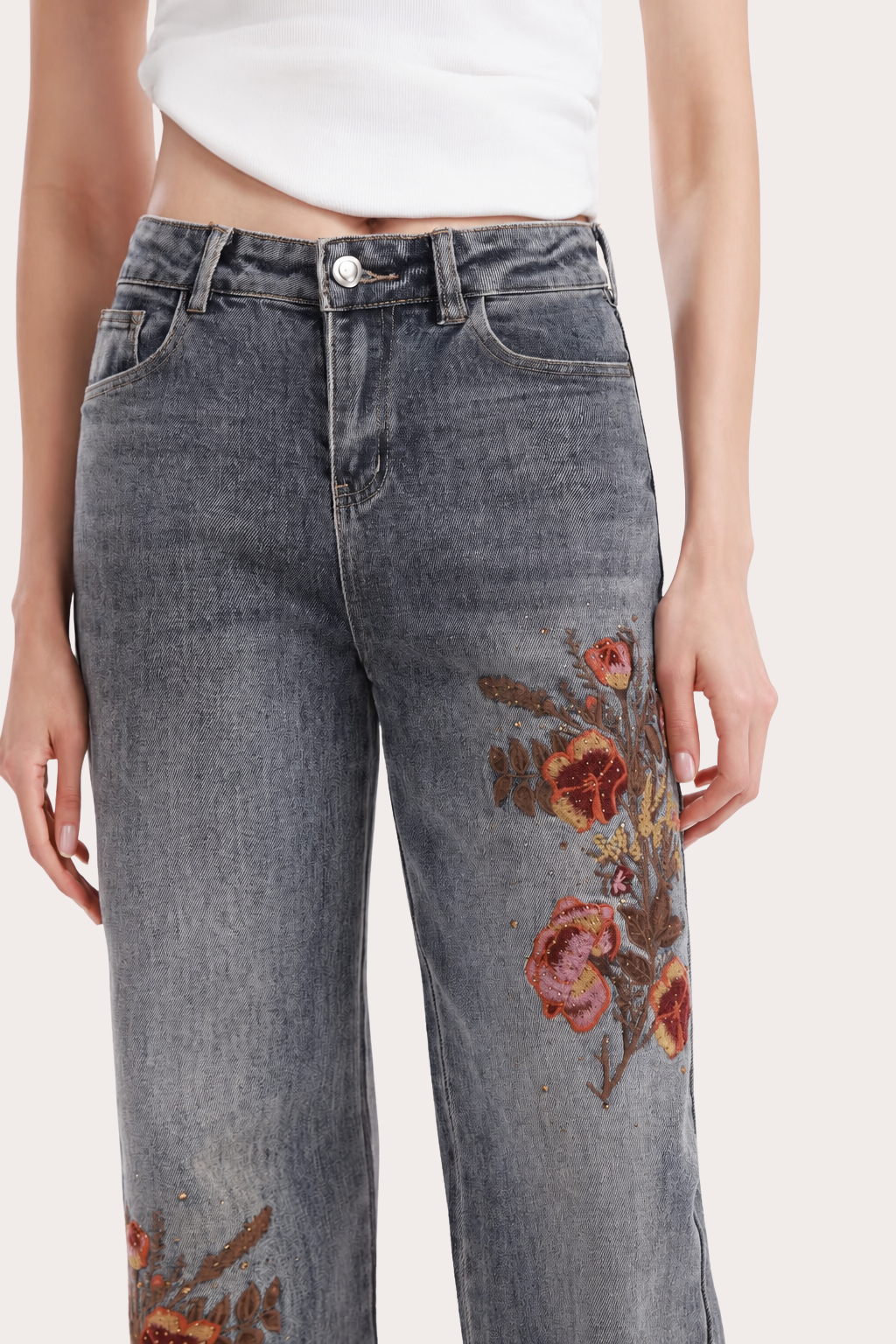 Blugi cu broderie florală
